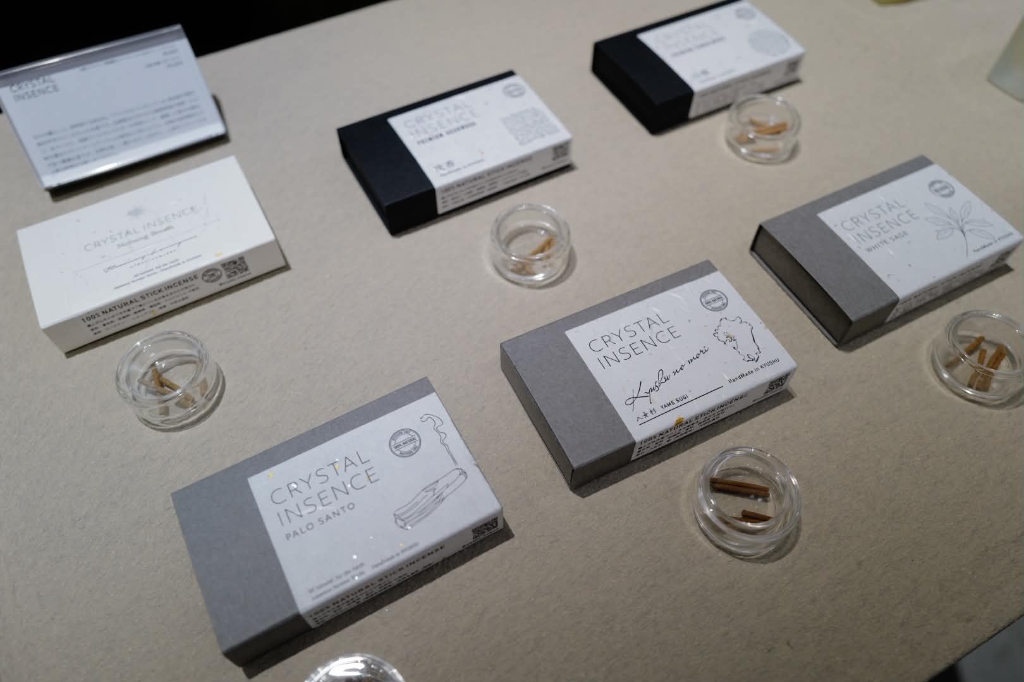 CRYSTAL INSENCEの製品ディスプレイ