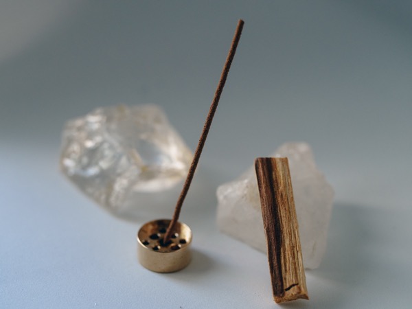 パロサントと水晶